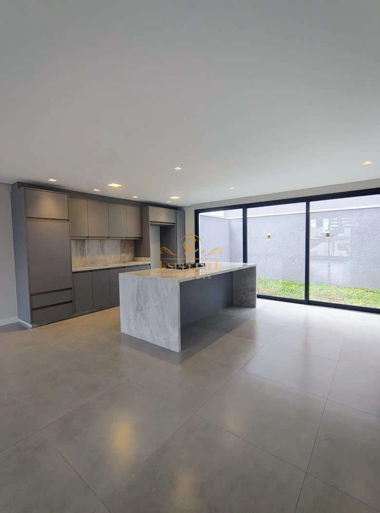 4-bedroom house with floor-to-ceiling windows — photo 2
