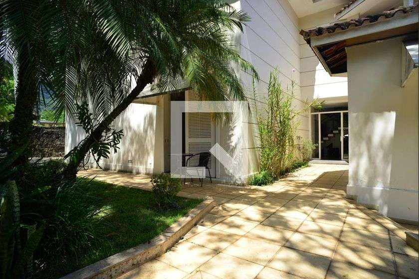 House in a gated community with 5 bedrooms and mountain view — photo 15