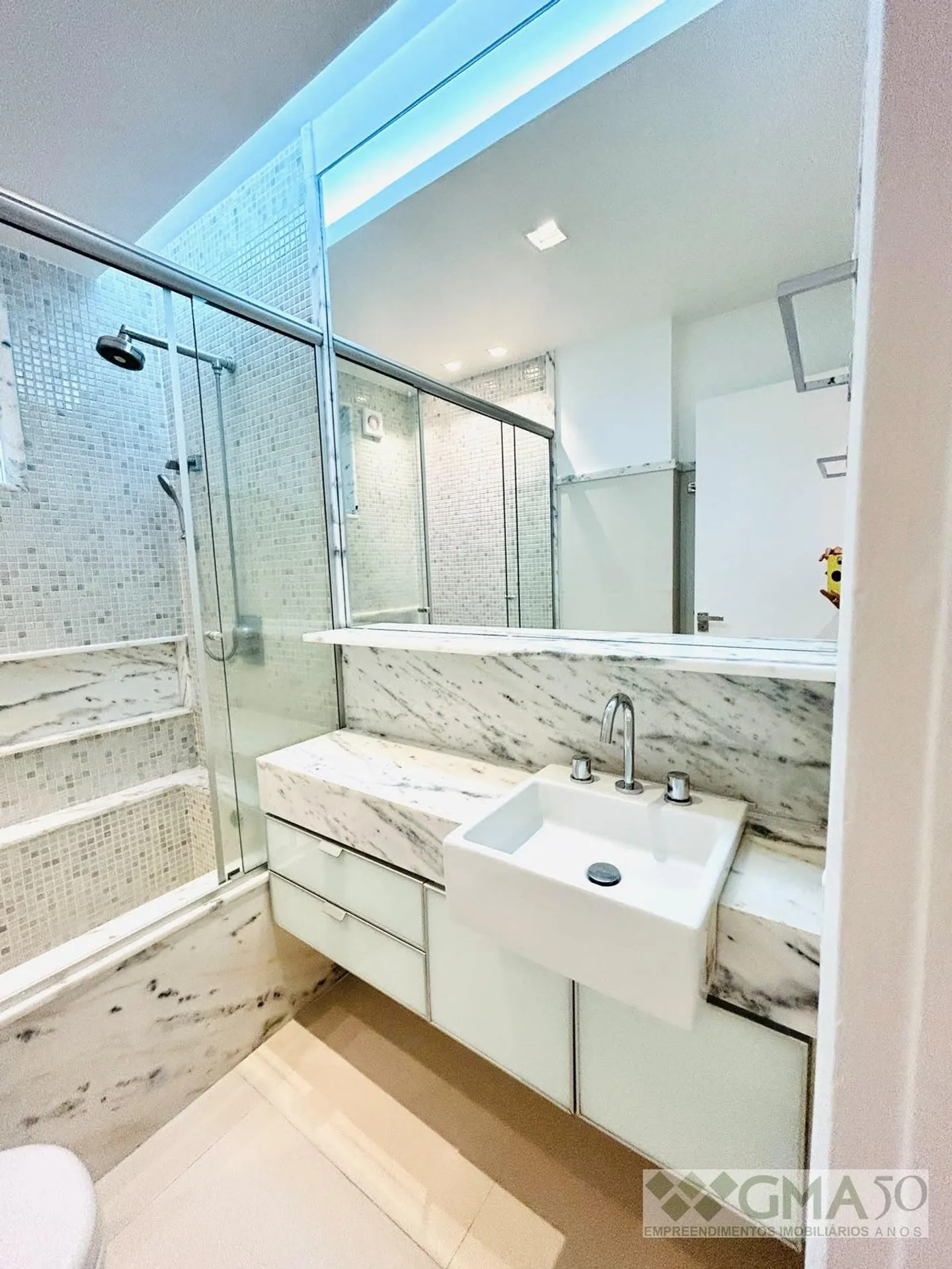 Furnished 110 m² apartment with 3 bedrooms and 1 parking spot — photo 17