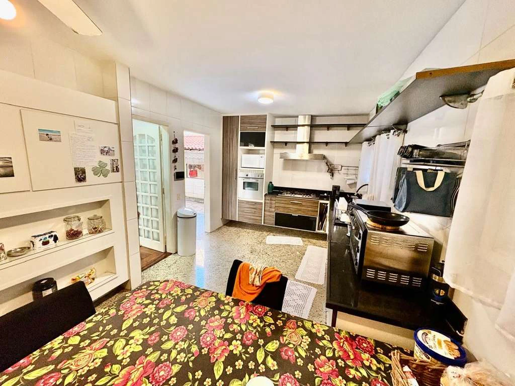 Furnished 4 en-suite bedrooms with 9 bathrooms — photo 15