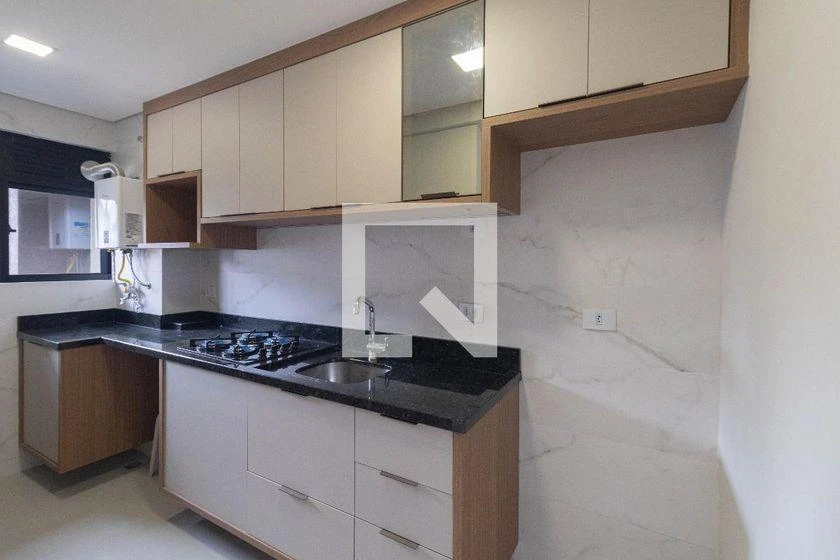 2-bedroom apartment in a building with a gym — photo 2