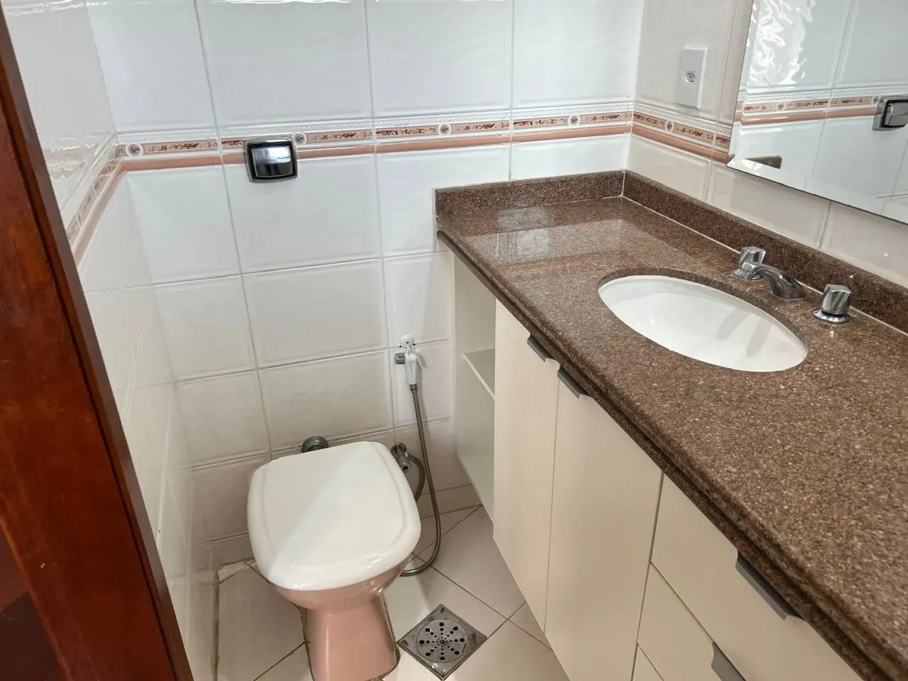 Unfurnished apartment with 3 bedrooms and 5 bathrooms — photo 36