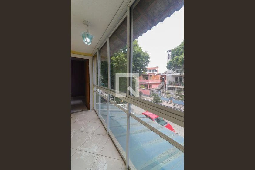 Balcony with a grill in a 2-bedroom house, 125 m² — photo 17