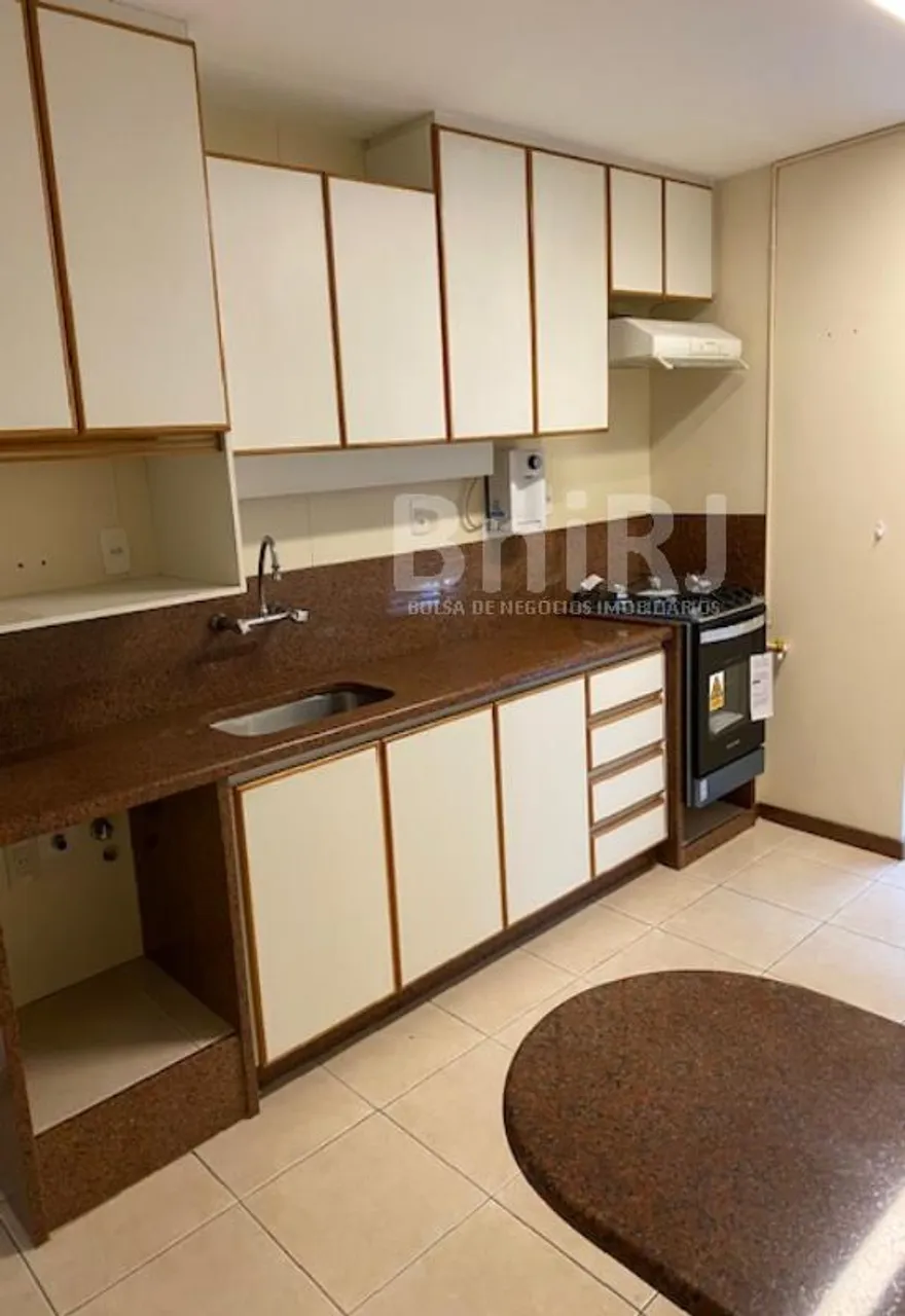 4-bedroom unfurnished apartment with 1 bath and balcony — photo 2