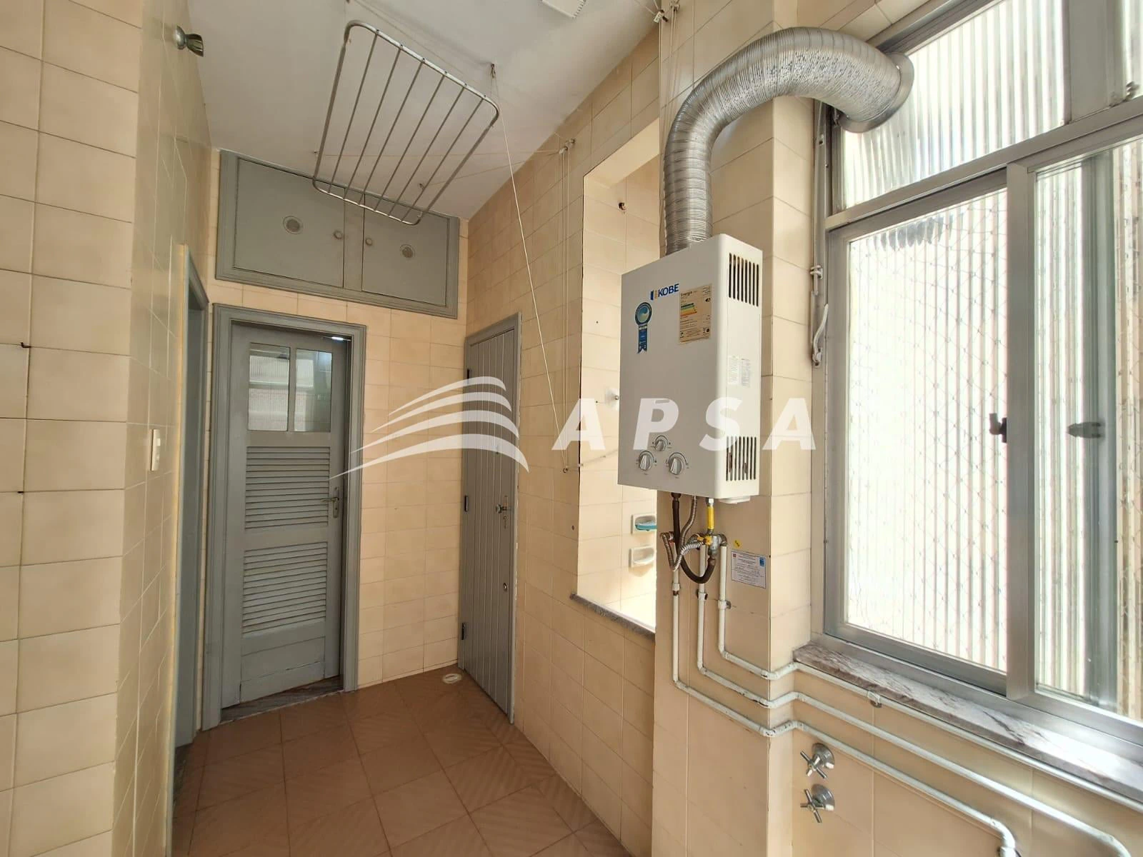 Apartment, 82 m², with wood or laminate floors — photo 12