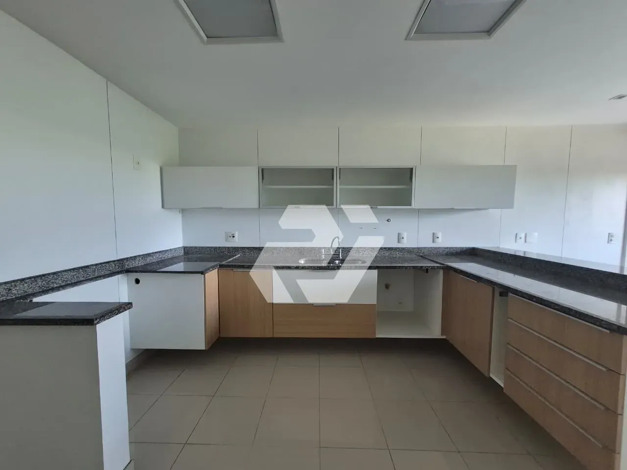 Apartment with 4 en-suite bedrooms and private garden — photo 16