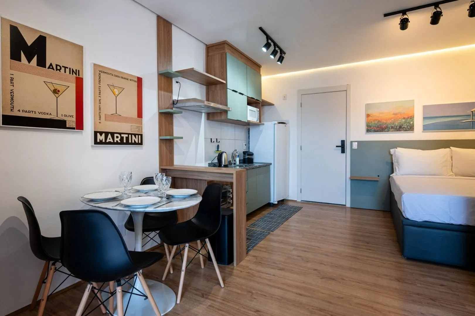 Furnished 30 m² apartment with glass balcony