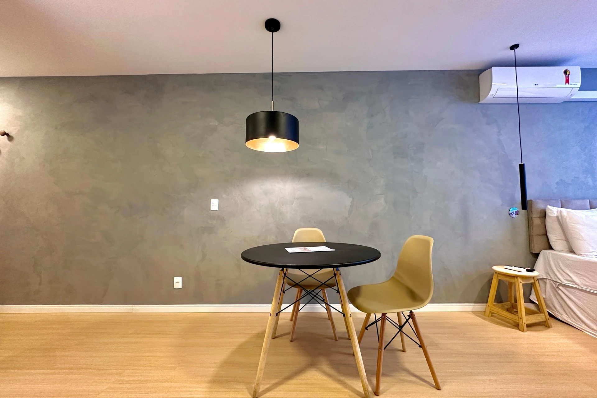 Furnished 1-bedroom apartment with a balcony grill — photo 17