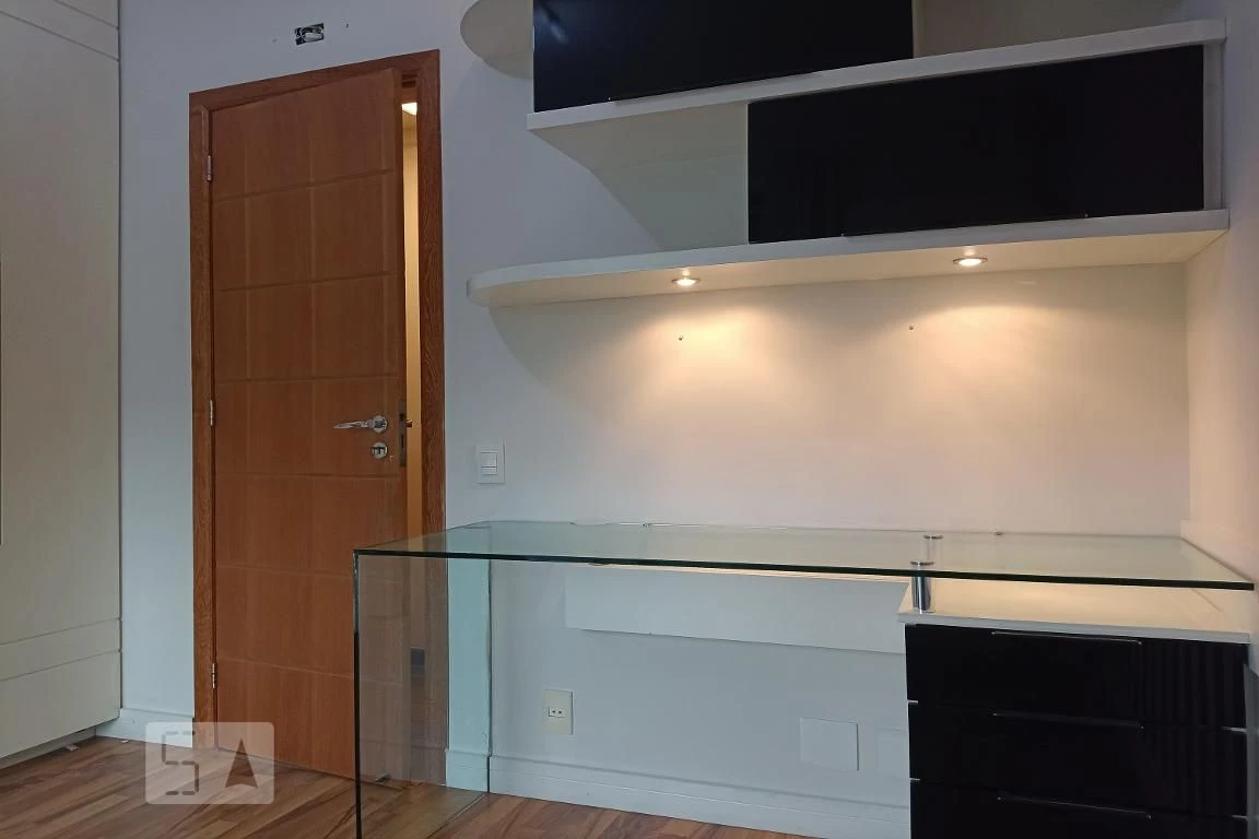 Apartamento de 4 quartos com janelas do piso ao teto — photo 49
