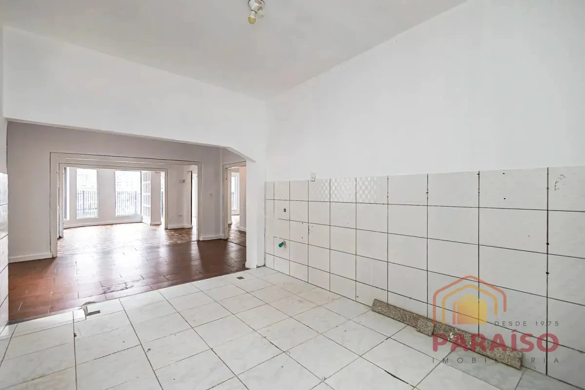 Деревянный пол или ламинат и 4 спальни: дом 165 м² — photo 30