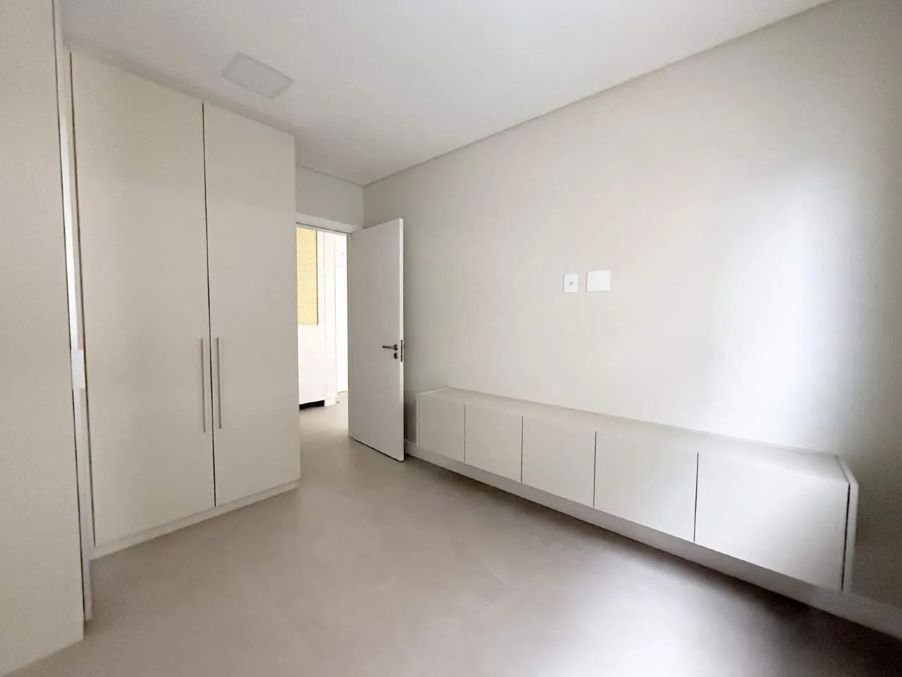 Apartamento de 1 dormitorio (30 m²) con balcón acristalado — photo 5