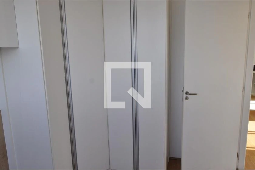 2-bedroom apartment with wood or laminate floors — photo 8