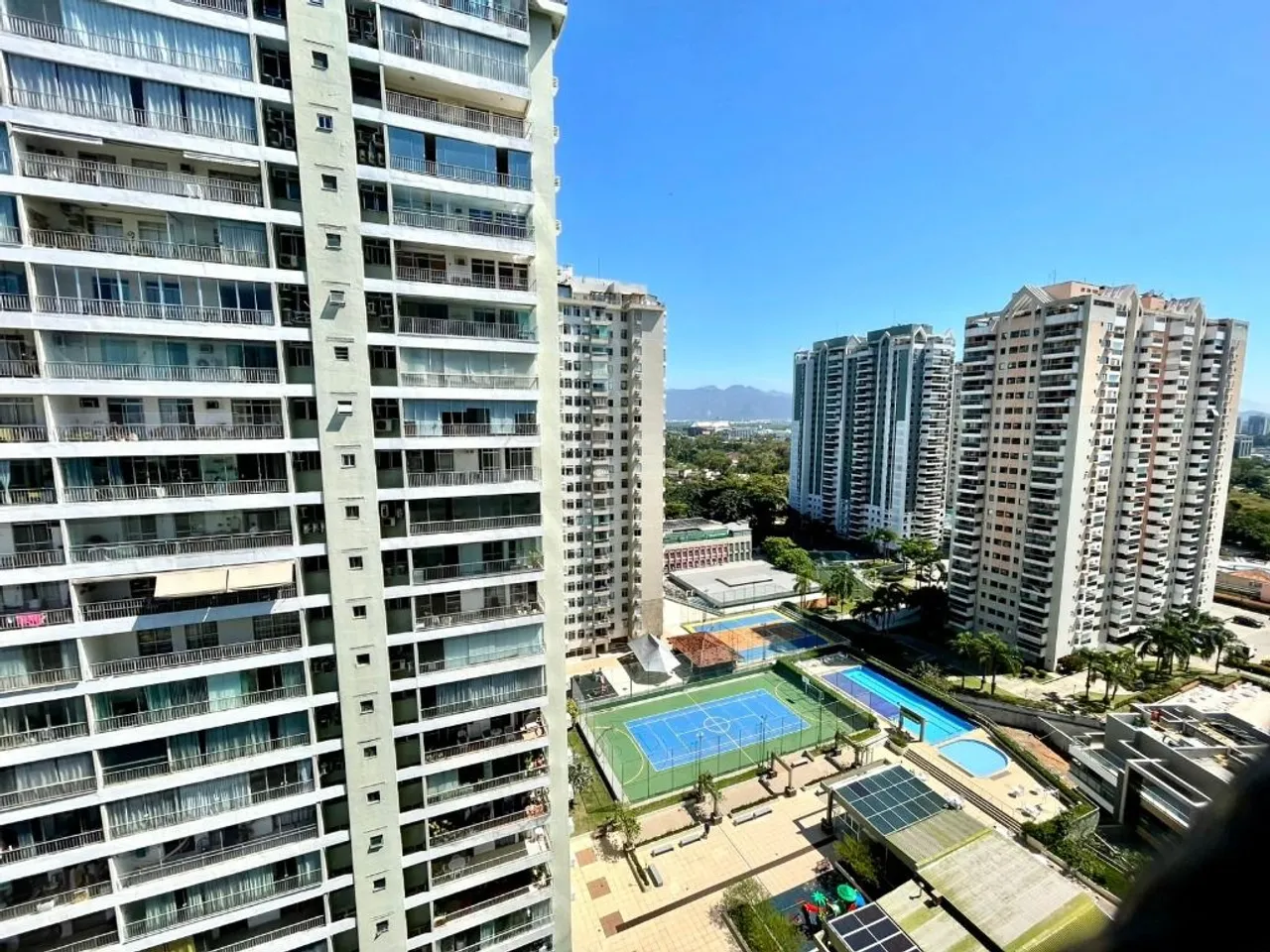 2-bedroom apartment with a balcony — photo 5