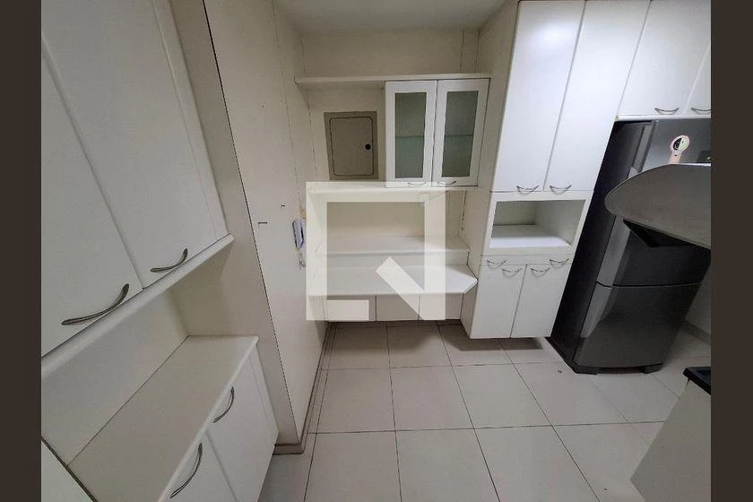 Home office in a 4-bedroom apartment, 140 m² — photo 6