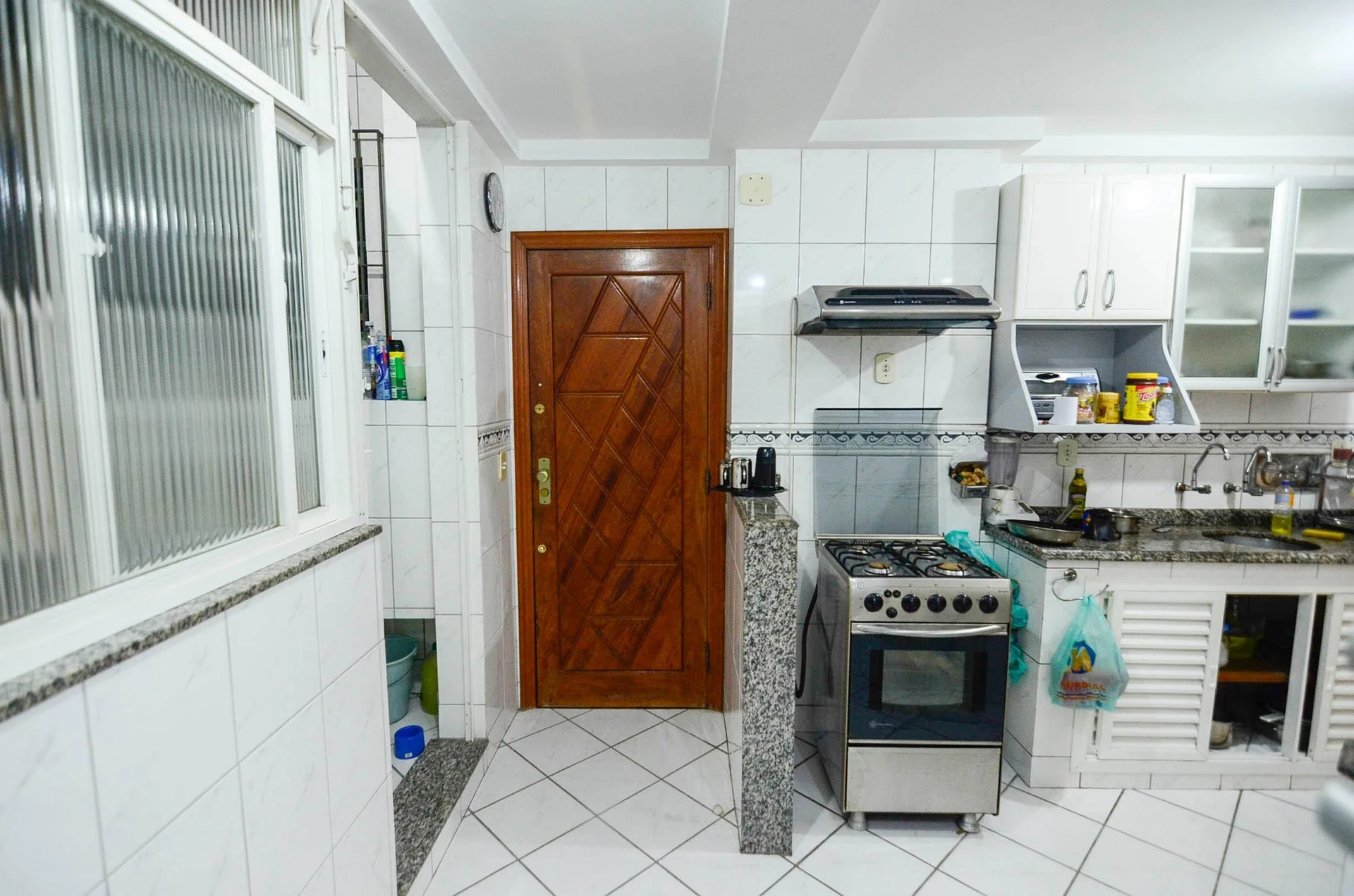 Furnished 2-bedroom apartment with a gas stove — photo 29