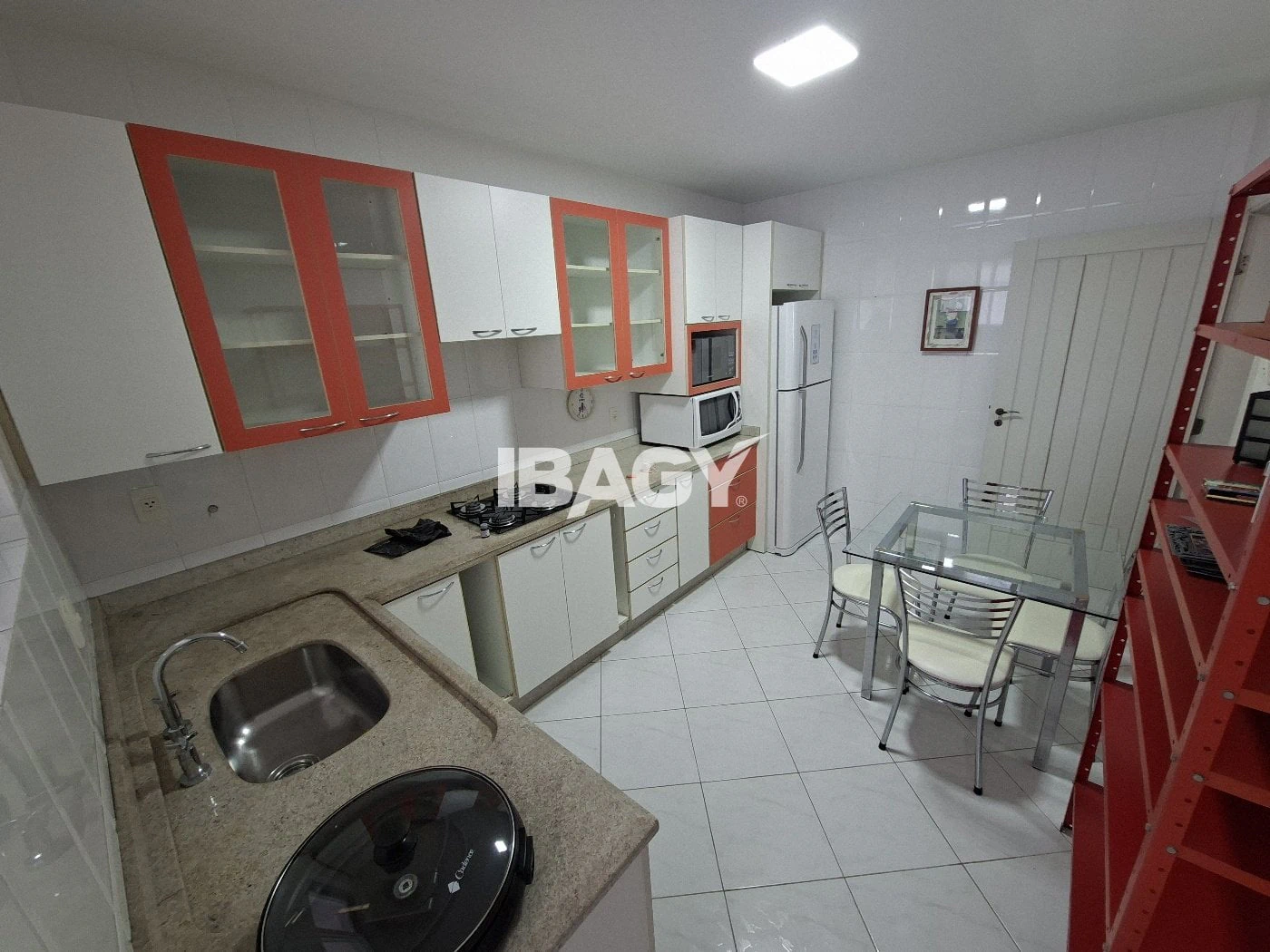 3-bedroom apartment with a bathtub in Florianópolis — photo 15