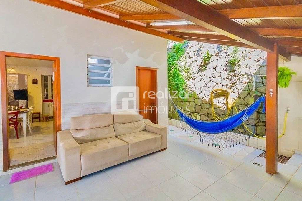5-bedroom house with 2 en-suites and private outdoor area — photo 5