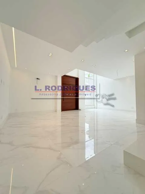 House with 5 bedrooms, 315 m², 3 parking spaces — photo 4