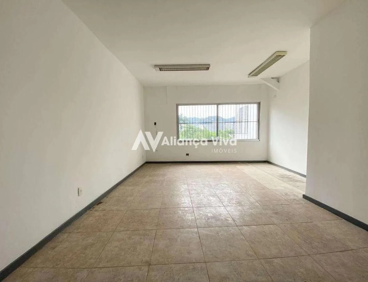 Casa, 824 m², com janelas do piso ao teto — photo 25