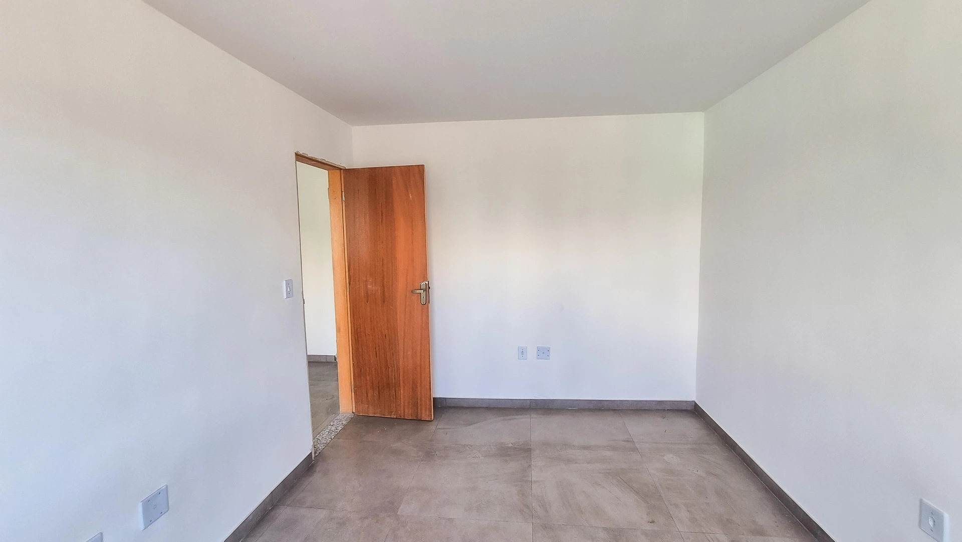 Apartment with 2 bedrooms and a balcony with grill — photo 17