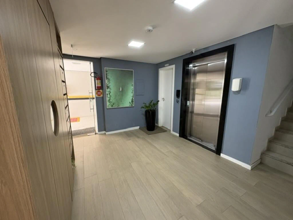 Walk-in closet in a 2-bedroom apartment, 65 m² — photo 7