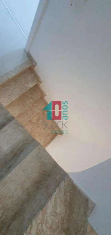 Condominium house with 4 suites and a home office desk — photo 5