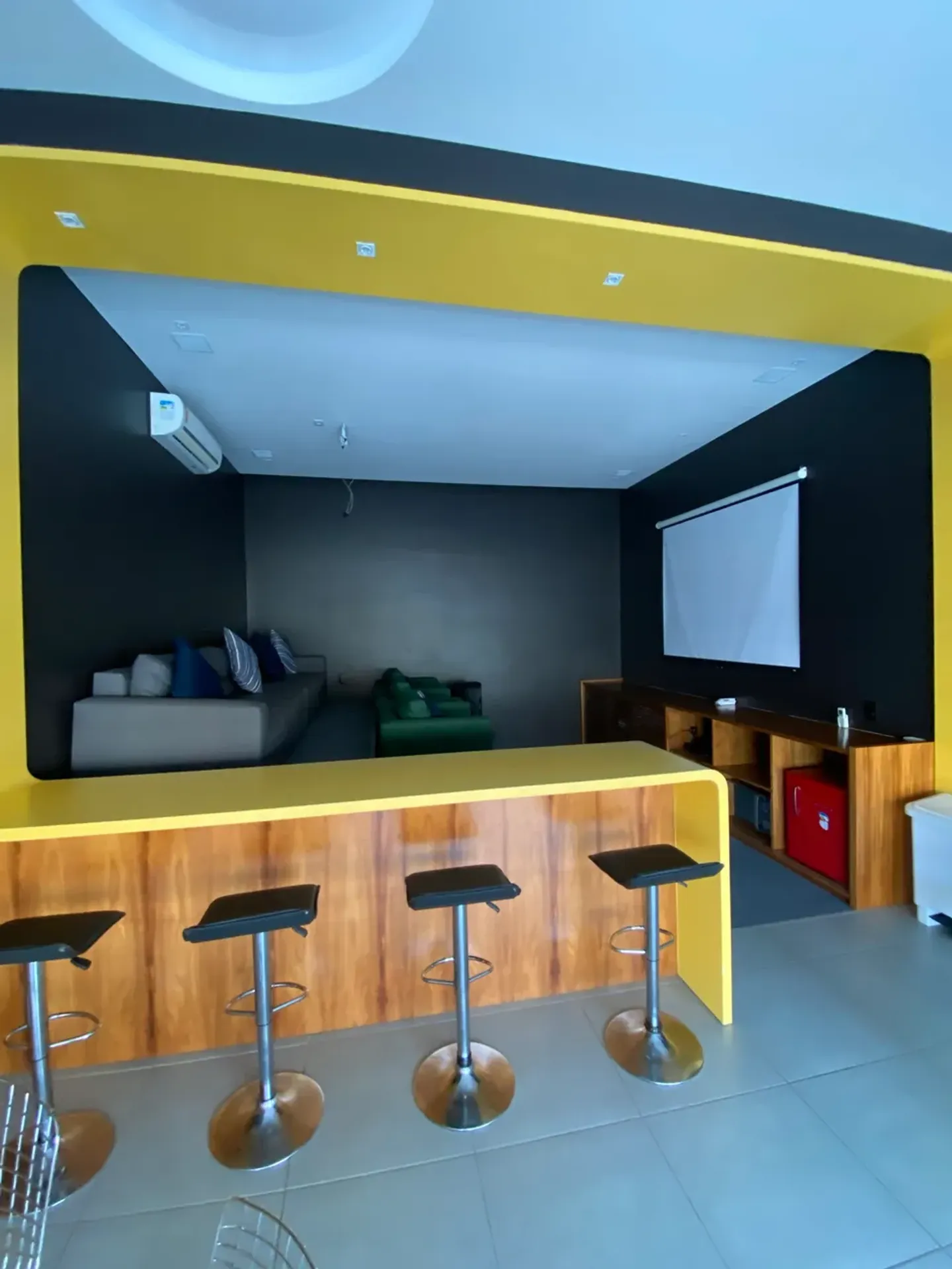 Furnished apartment, 174 m², with a grill on the balcony — photo 24