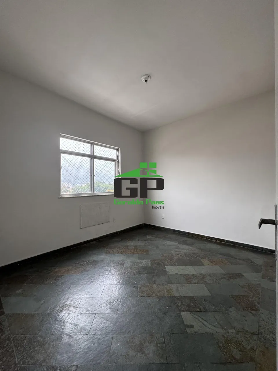 2-bedroom apartment with balcony and laundry area — photo 12