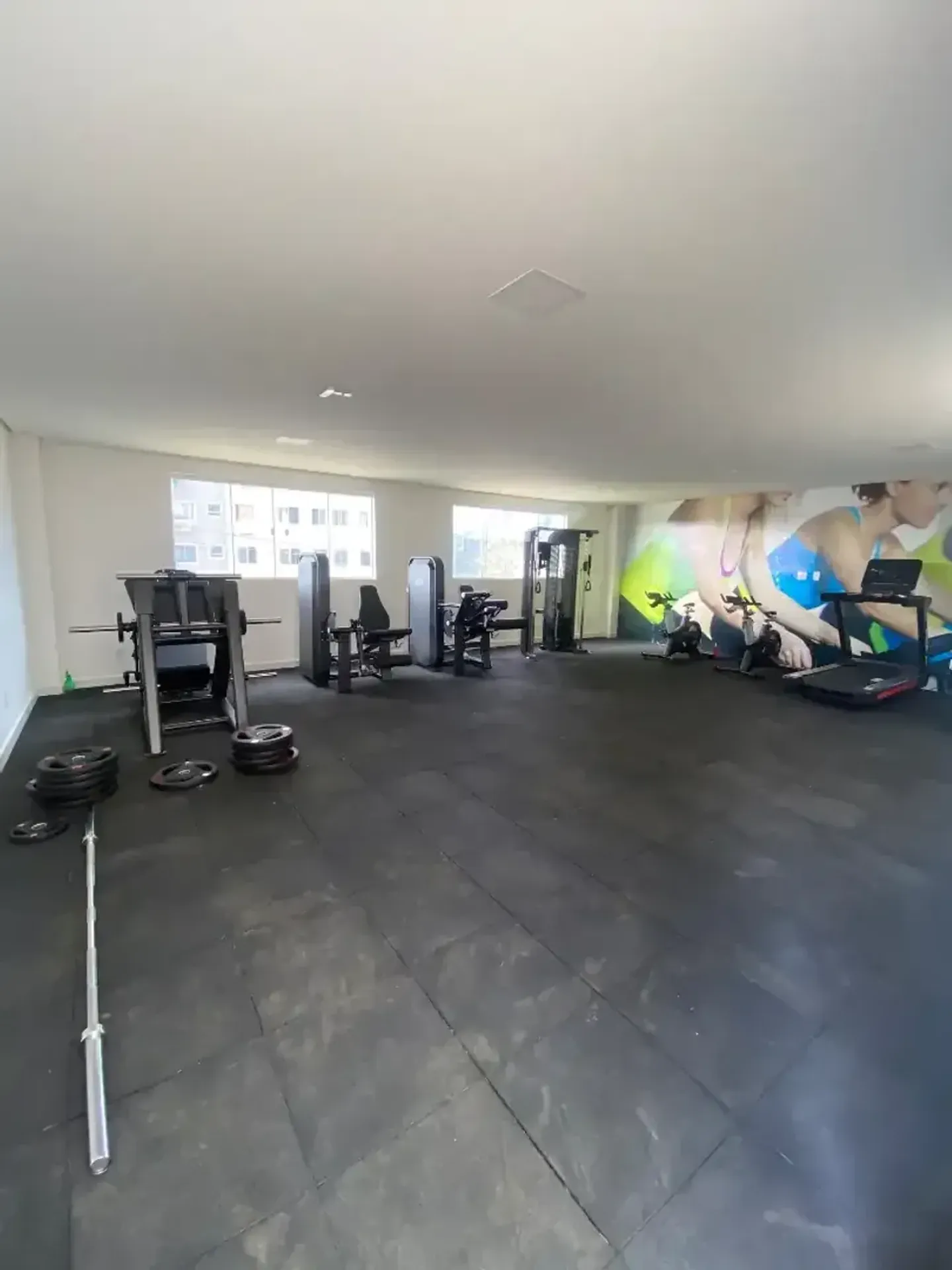 2-bedroom apartment in a building with a gym — photo 7
