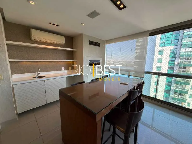 Apartment with 4 suites and a glassed-in balcony — photo 3