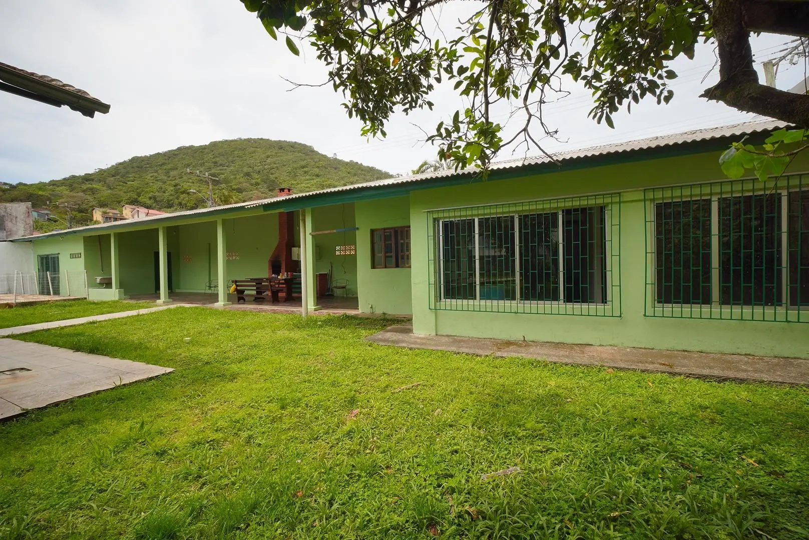 175 m² house with a mountain view and a grill on the balcony — photo 22