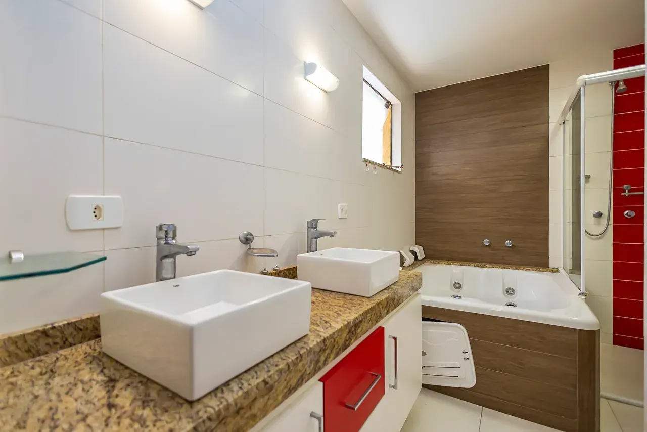Furnished house with 5 bedrooms and 470 m² — photo 23