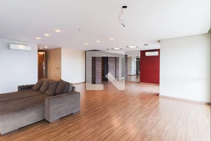 266 m² apartment with a bathtub and a walk-in closet — photo 8