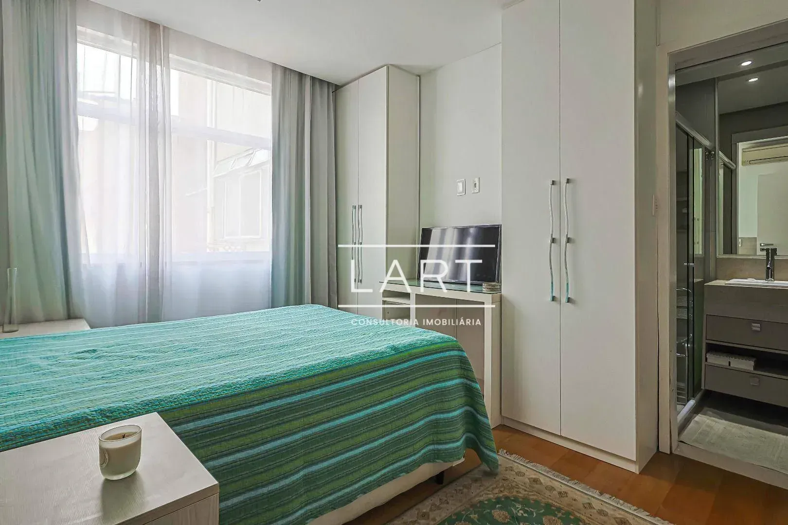 Apartamento com 4 dormitórios e 350 m²; área social ampla — photo 22