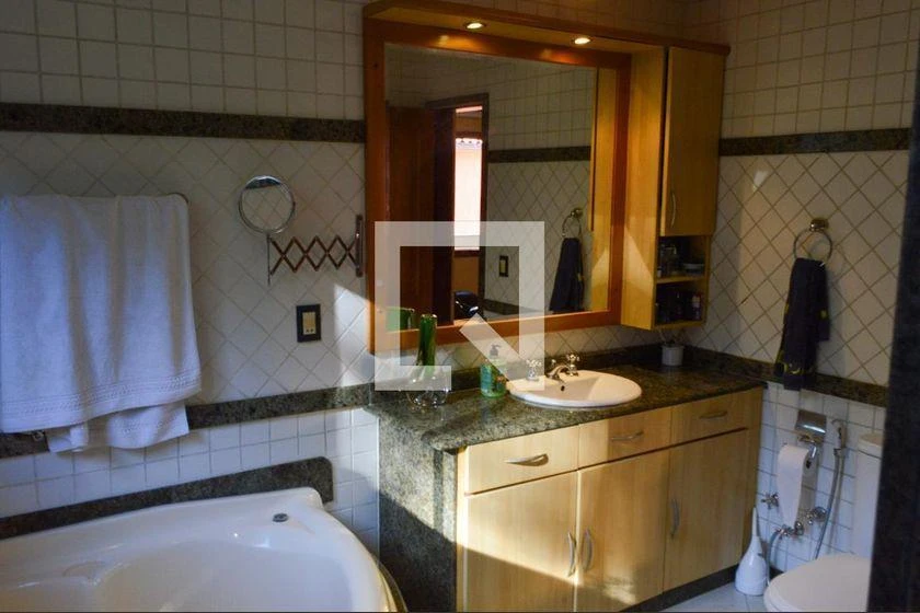 Furnished house with 4 bedrooms and 600 m² — photo 19