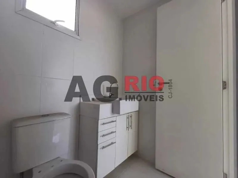 3-bedroom rental apartment with balcony and views — photo 15