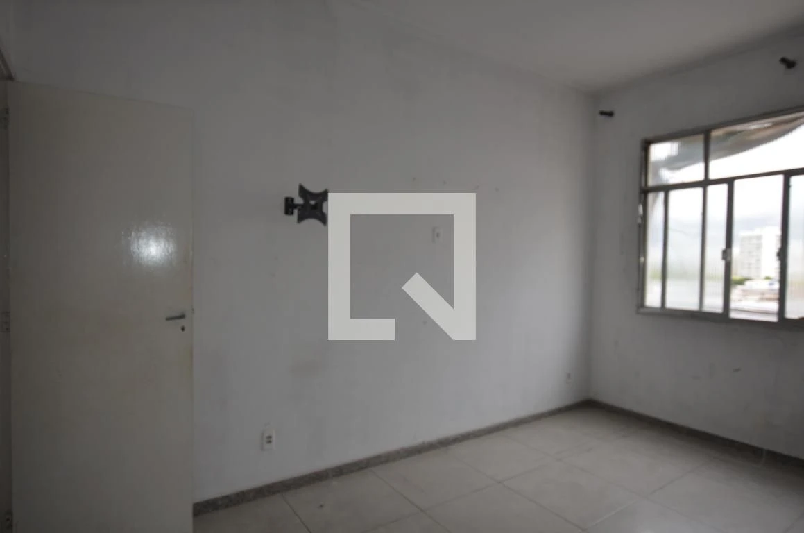 2-bedroom apartment with glass-enclosed shower — photo 20