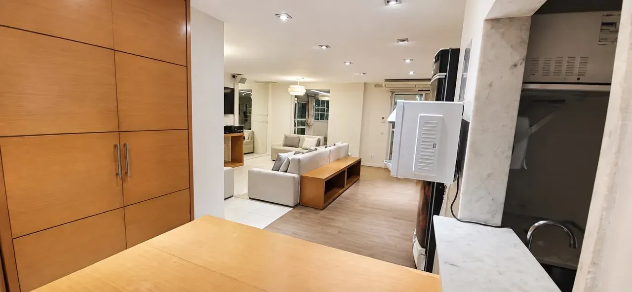 Glass-enclosed balcony in a 2-bedroom apartment, 62 m² — photo 21