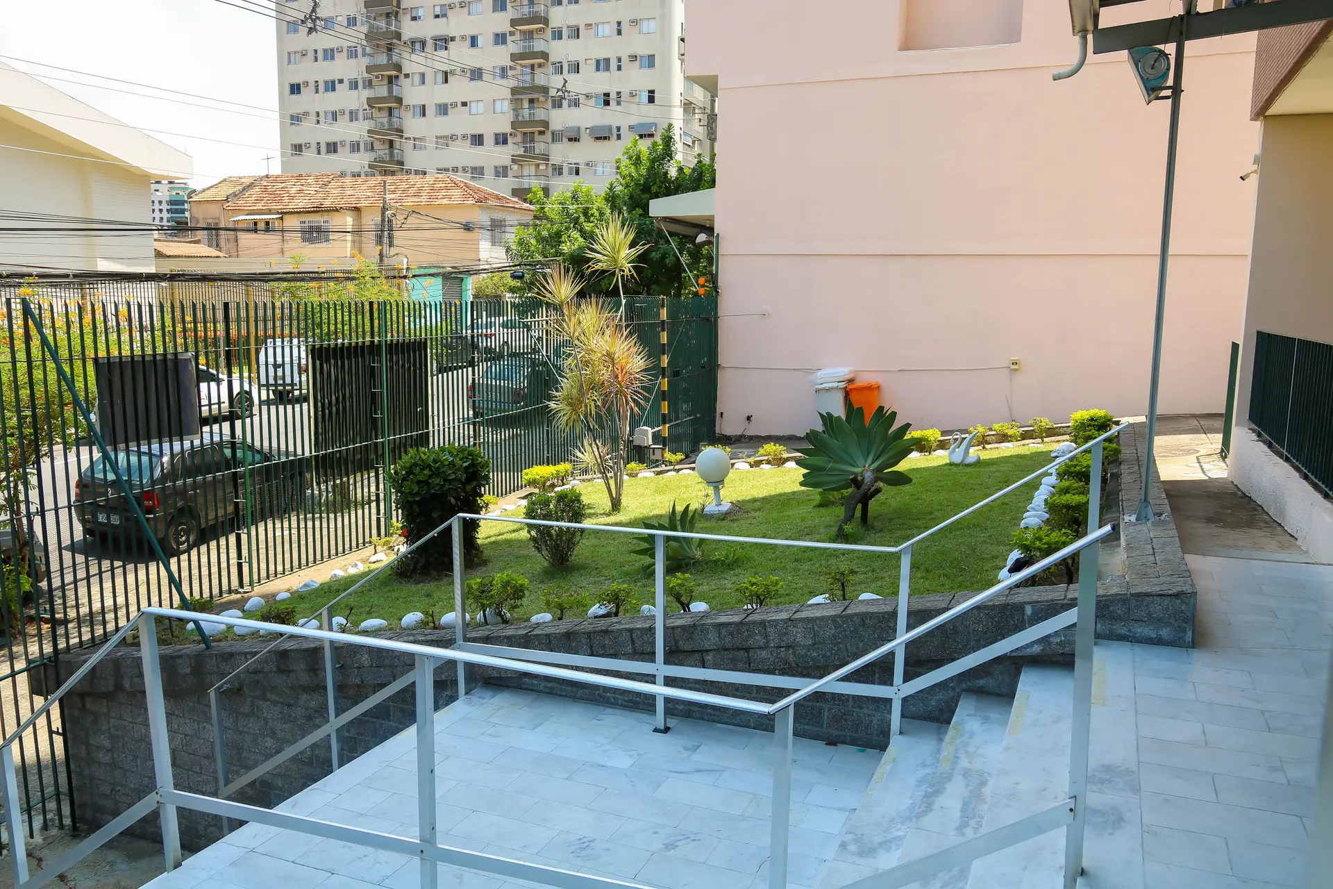 Apartment with 2 bedrooms and an enclosed glass balcony — photo 54