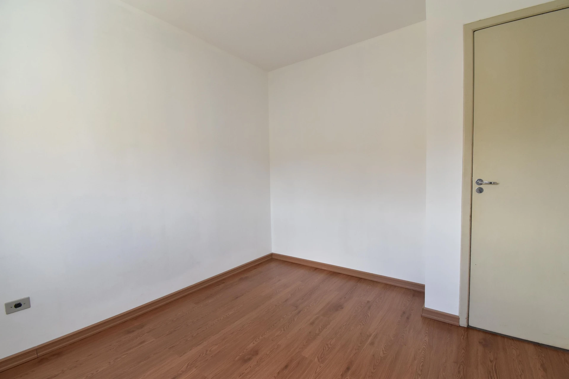 Wood or laminate floors in a 3-bedroom apartment, 53 m² — photo 28
