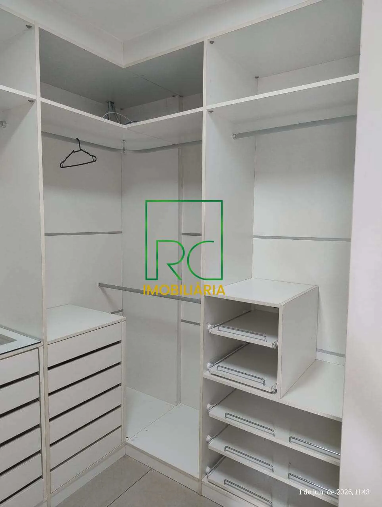 234 m² unfurnished apartment with 4 en-suite bedrooms — photo 41