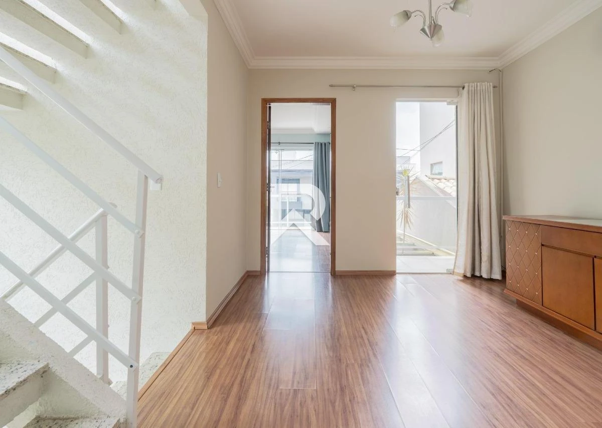 250 m² house with a walk-in closet and a bathtub — photo 3