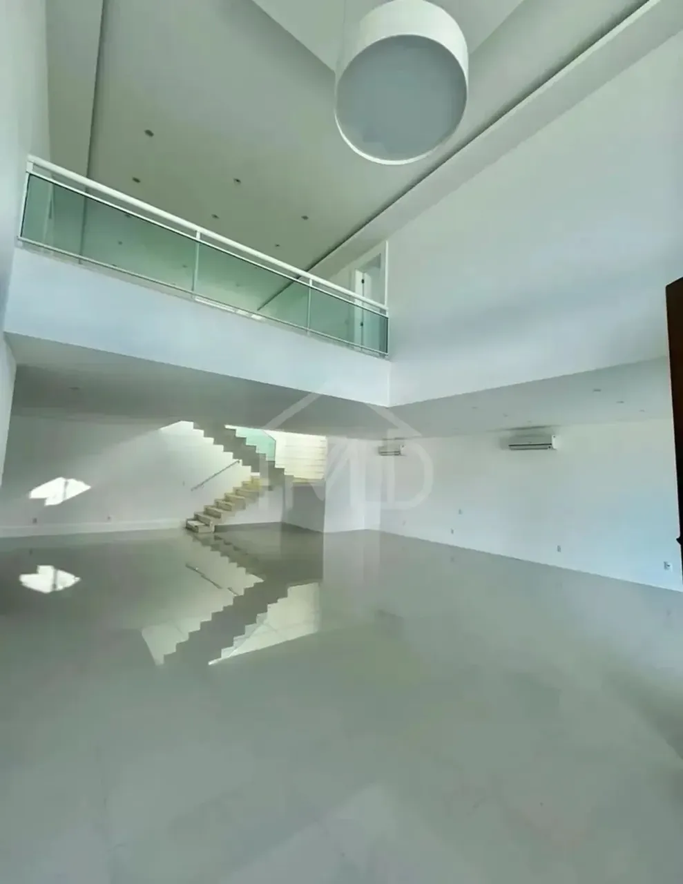House with 5 bedrooms and floor-to-ceiling windows — photo 12