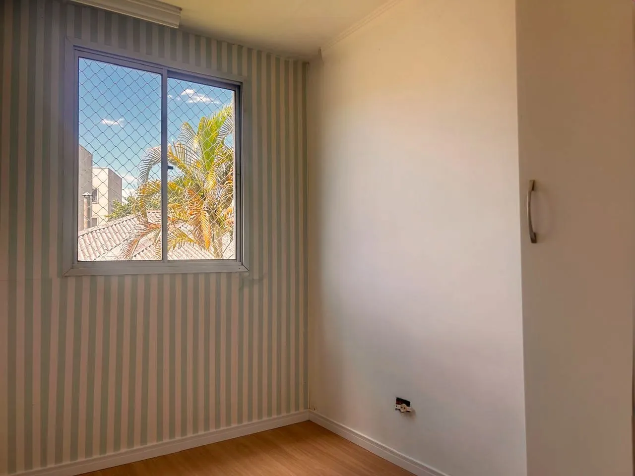3-bedroom apartment with wood or laminate floors in Curitiba — photo 11