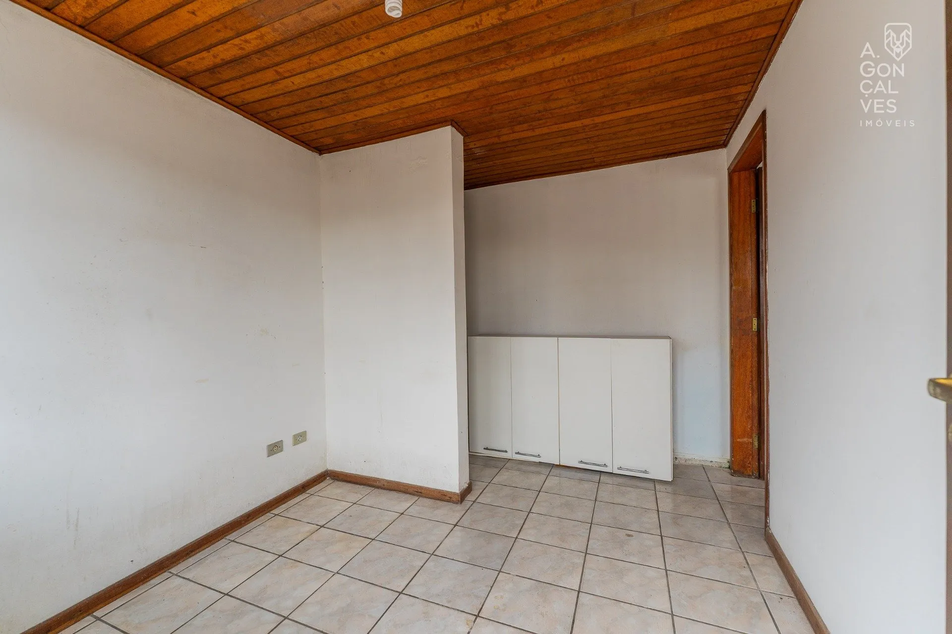House with 3 bedrooms and 2 parking spaces — photo 24