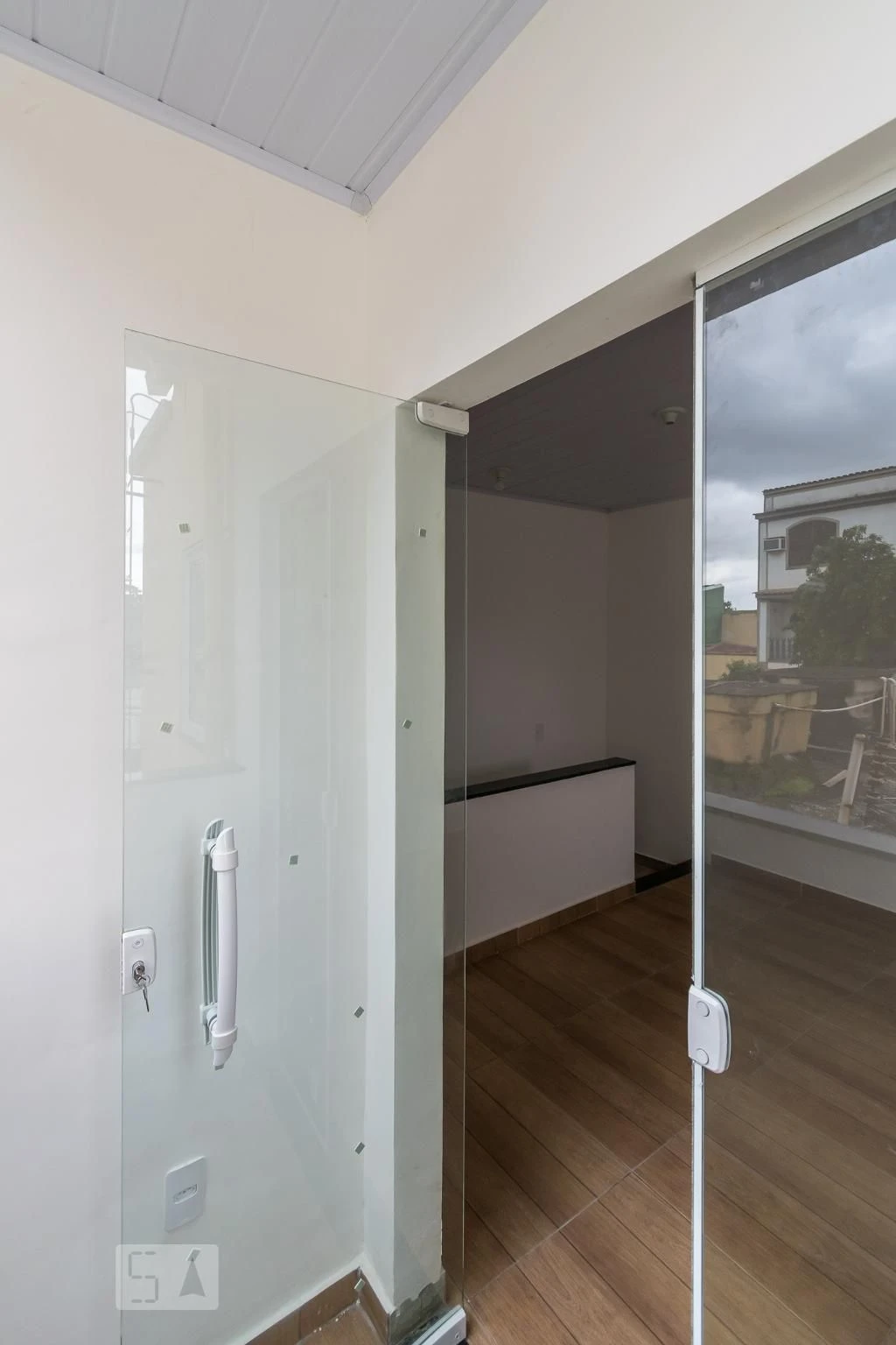House with 1 bedroom and a balcony, 2 bathrooms — photo 25