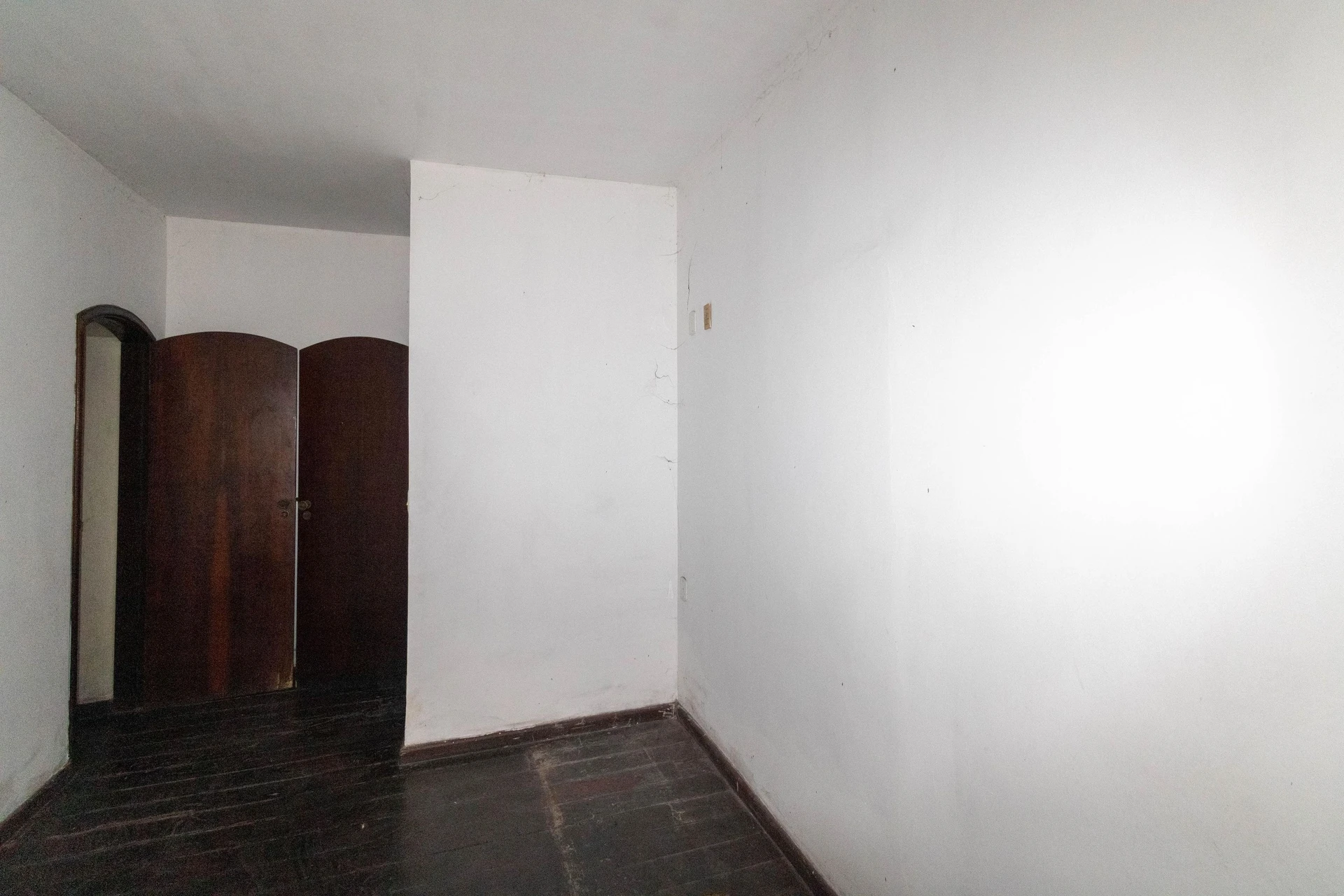 House with 4 bedrooms and 1 bathroom, separate kitchen — photo 39