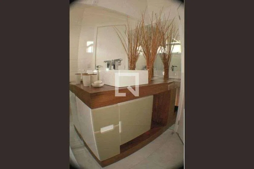 Furnished apartment with enclosed balcony and 176 m² — photo 9