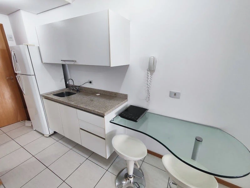 Furnished studio with 1 bedroom and glass shower