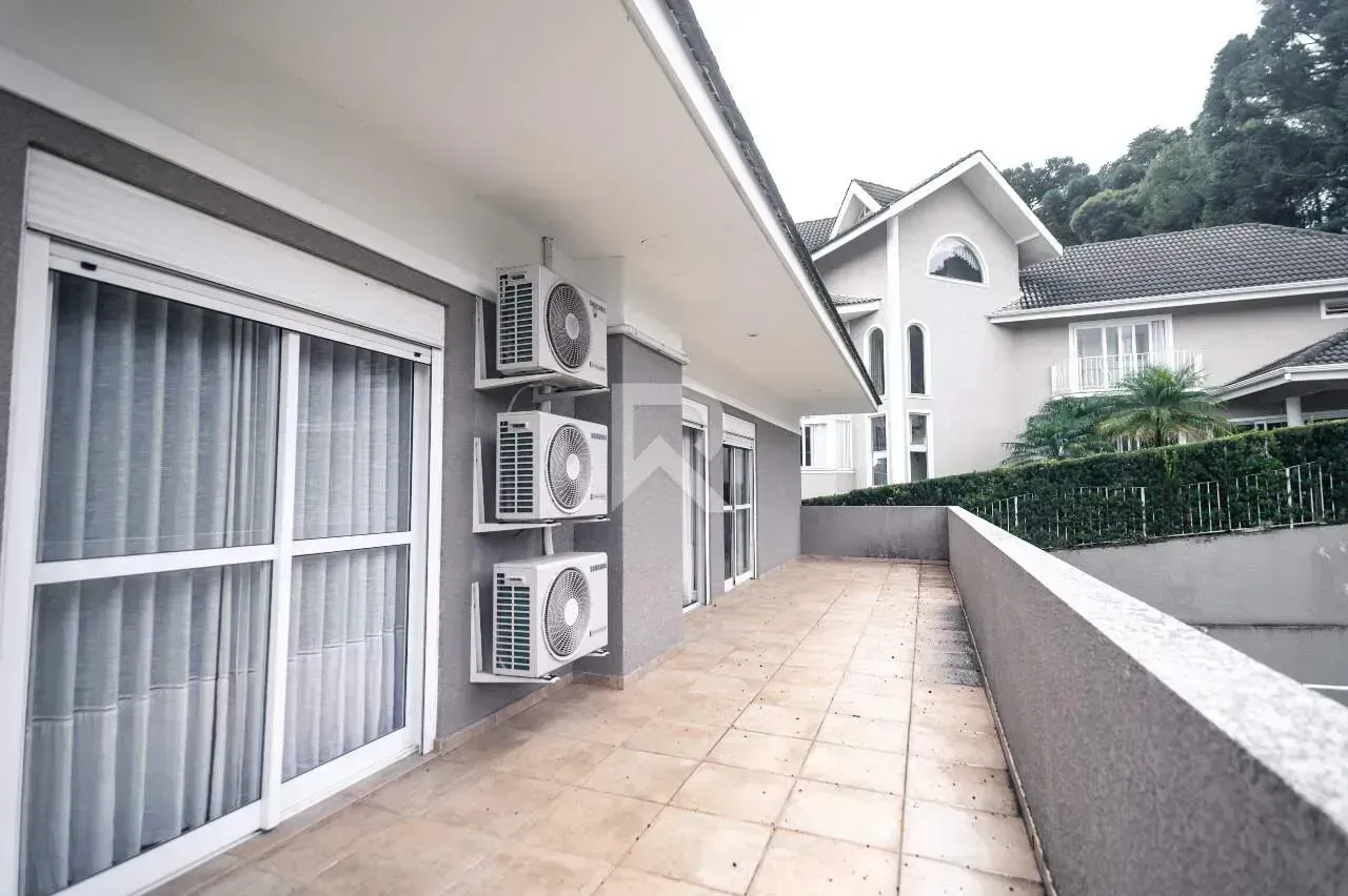 Casa con 4 suites y balcón con parrilla, 464 m² — photo 27